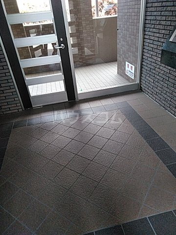 17/23 エントランス