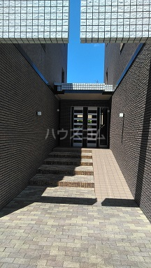 19/25 エントランス