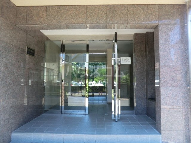 21/30 エントランス