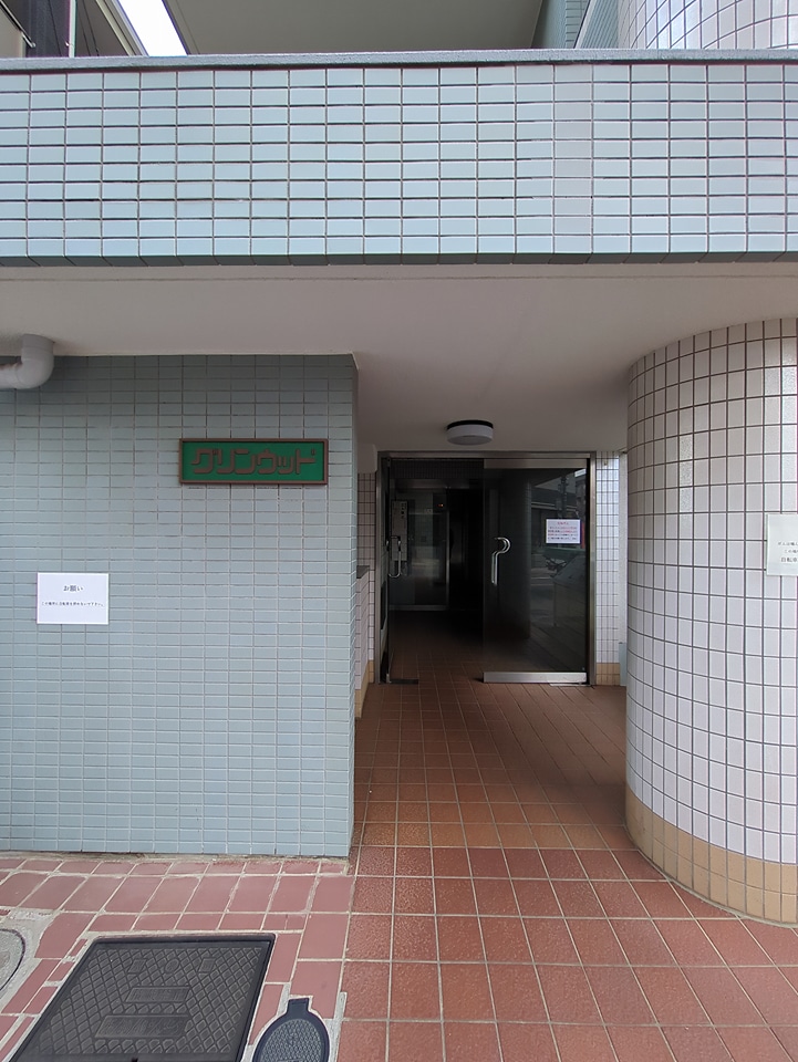 24/30 エントランス