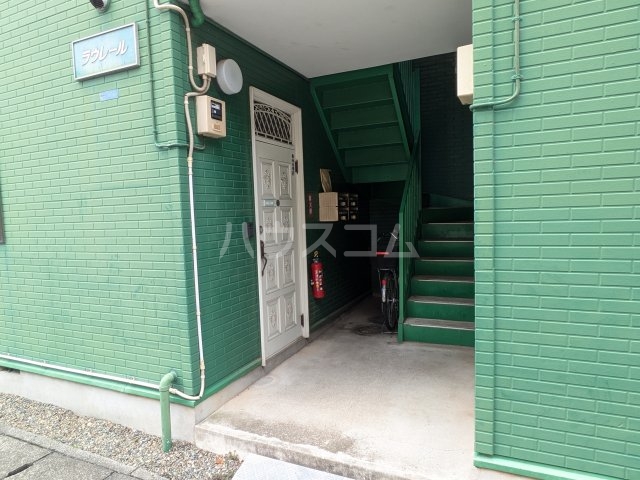 21/30 エントランス