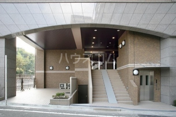 17/27 エントランス