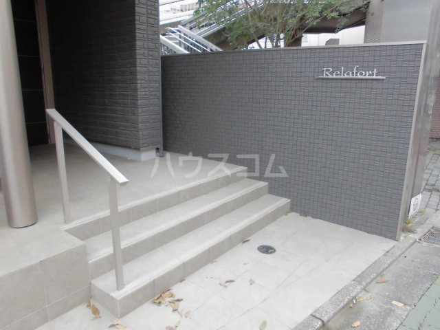 26/30 エントランス