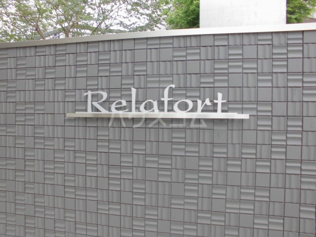 27/30 エントランス