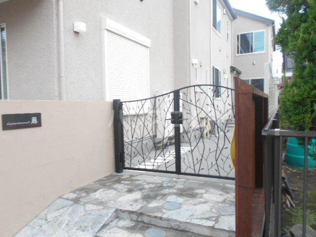 21/30 エントランス