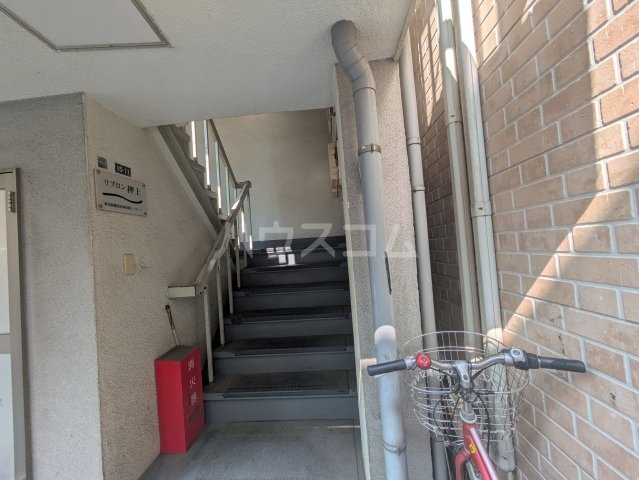 24/30 エントランス