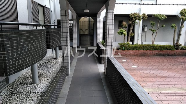 25/30 エントランス