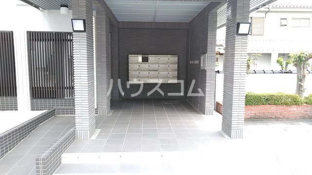 26/30 エントランス