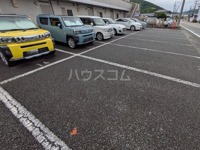 25/26 駐車場