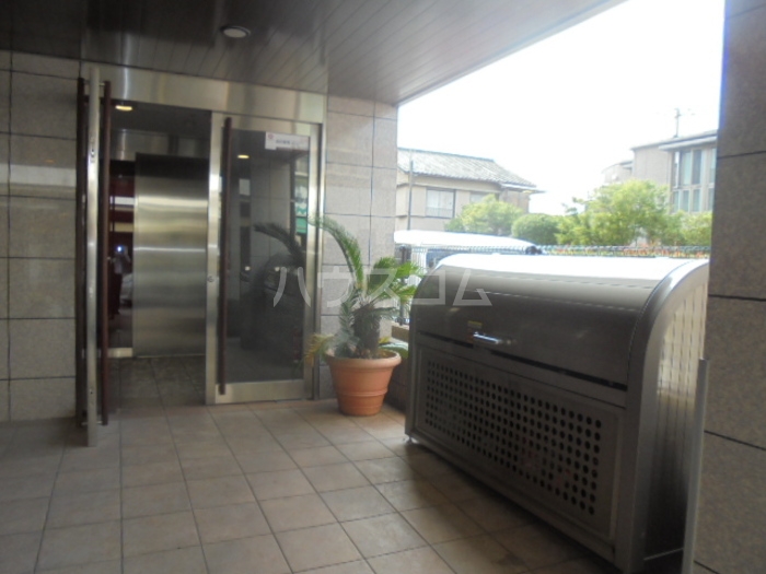 17/27 エントランス