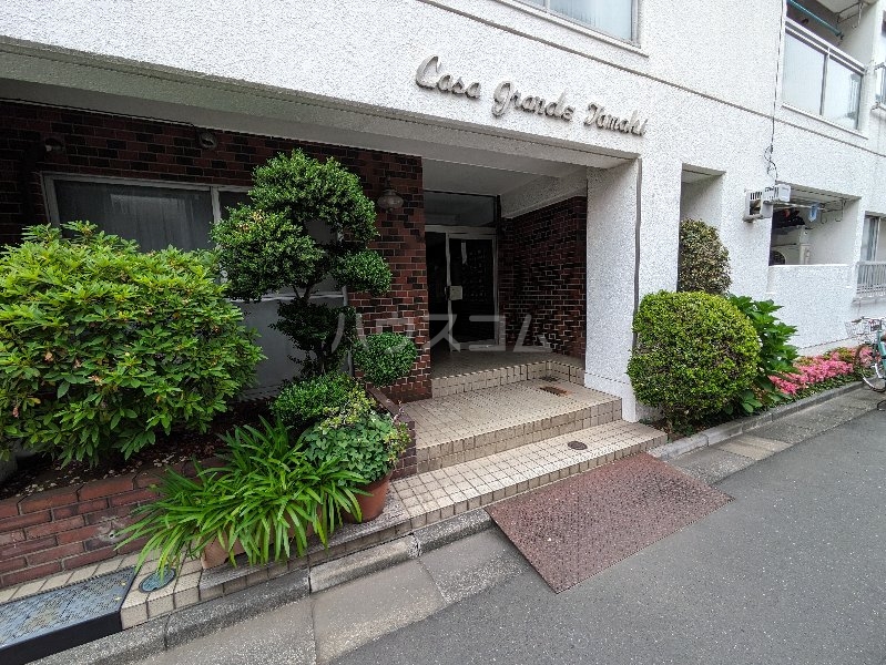 25/30 エントランス