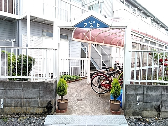 23/30 エントランス