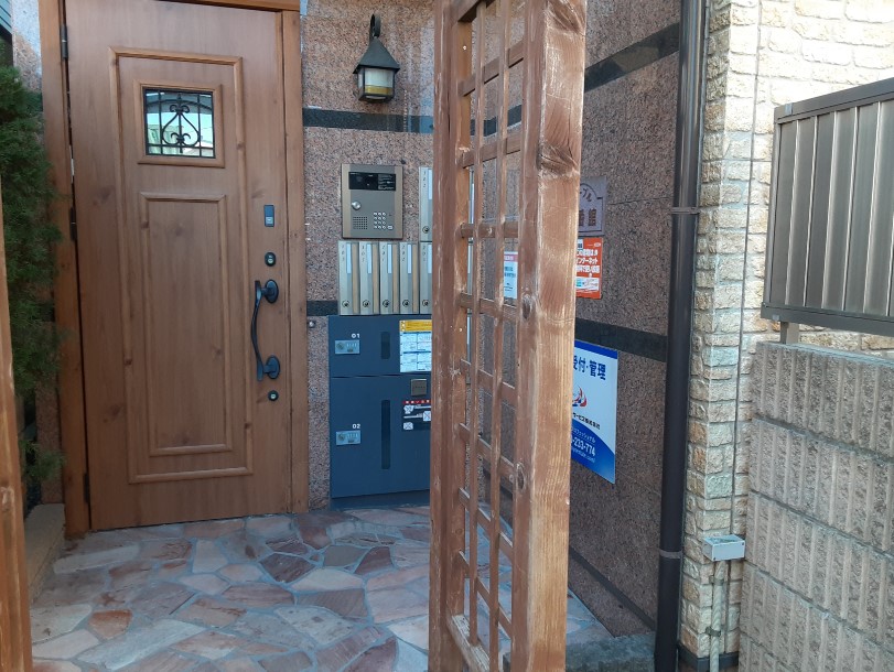 18/28 エントランス