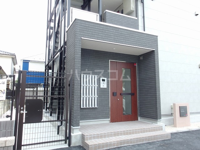 23/30 エントランス