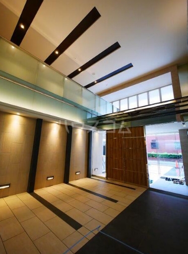 18/27 エントランス