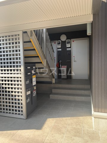 28/30 エントランス