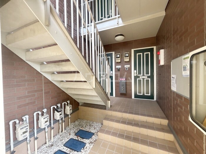 22/26 エントランス