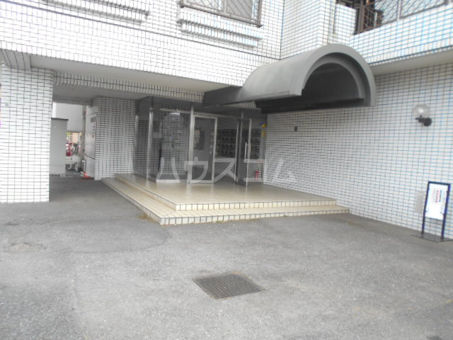 28/30 エントランス