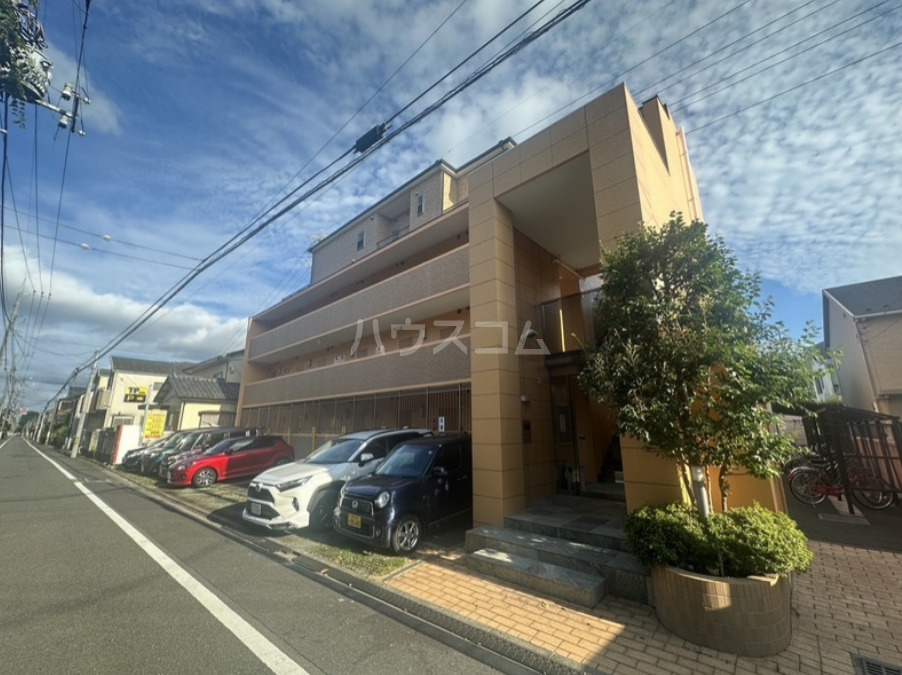 21/30 エントランス