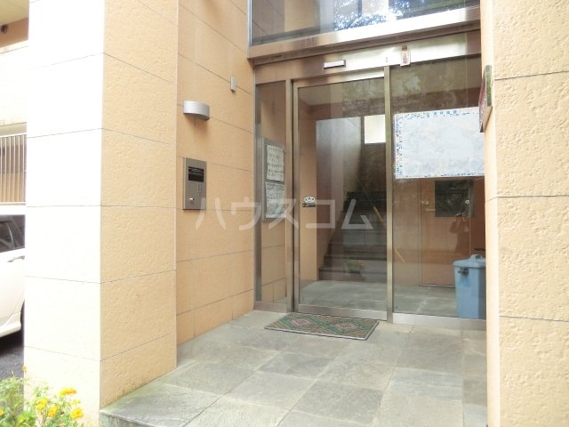 23/30 エントランス