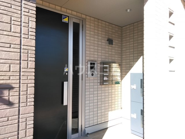 28/30 エントランス