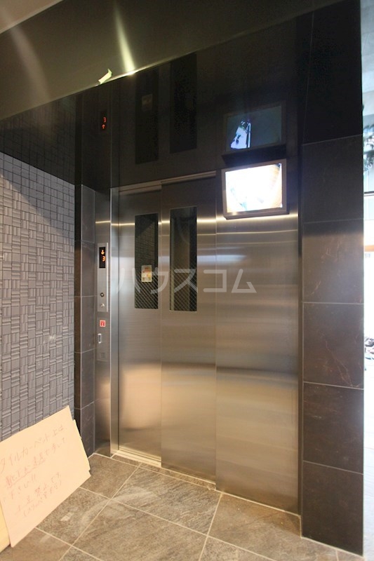 17/27 エントランス