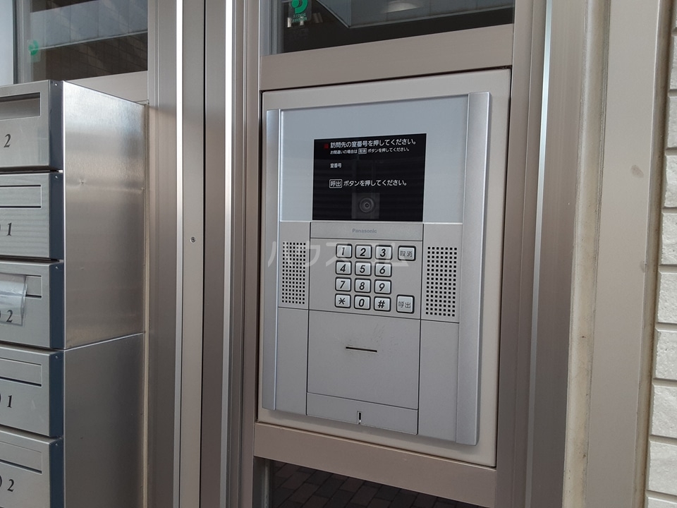 18/27 エントランス