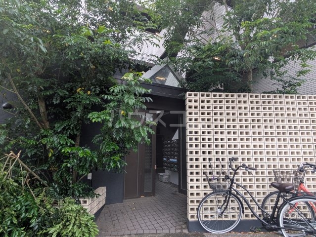 17/27 エントランス