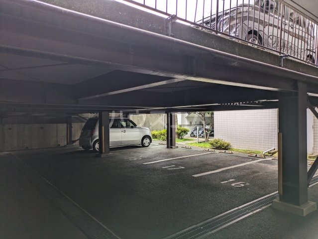 18/23 駐車場