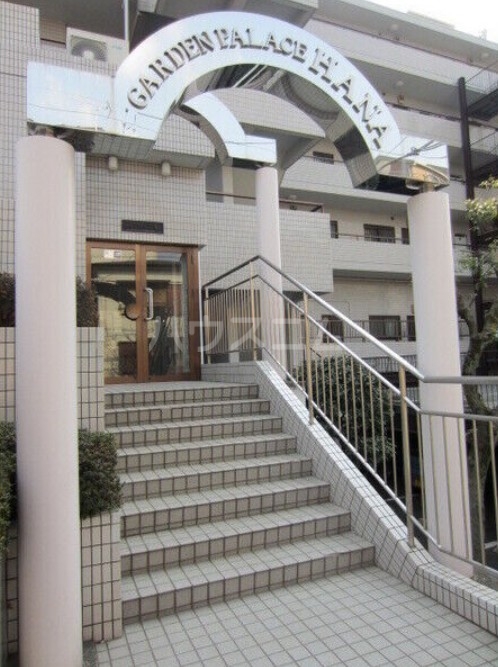 26/30 エントランス