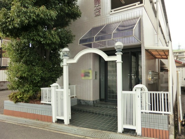 22/28 エントランス