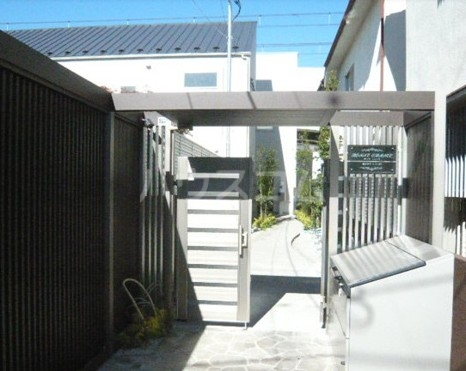 18/27 エントランス