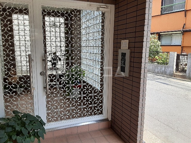 20/27 エントランス