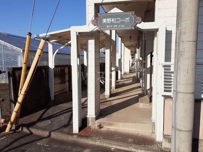 24/30 エントランス