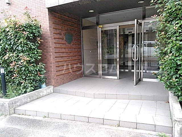 27/30 エントランス