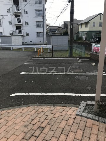 16/18 駐車場