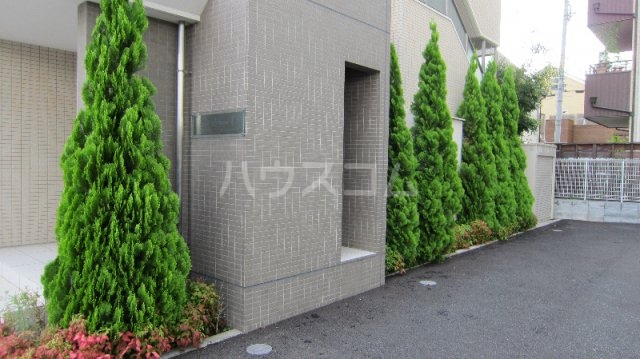 18/24 エントランス