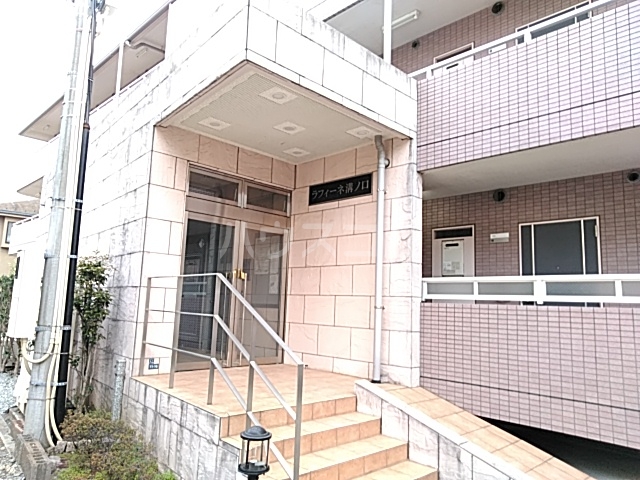 23/30 エントランス