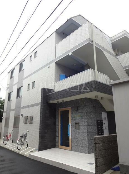 24/30 エントランス