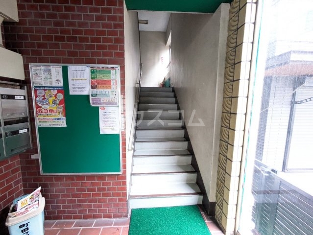 22/26 エントランス