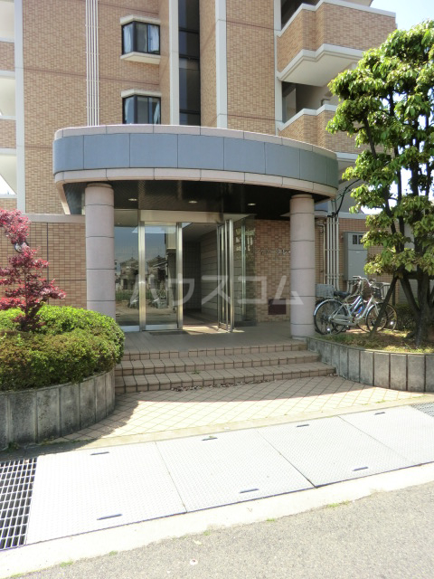 26/30 エントランス