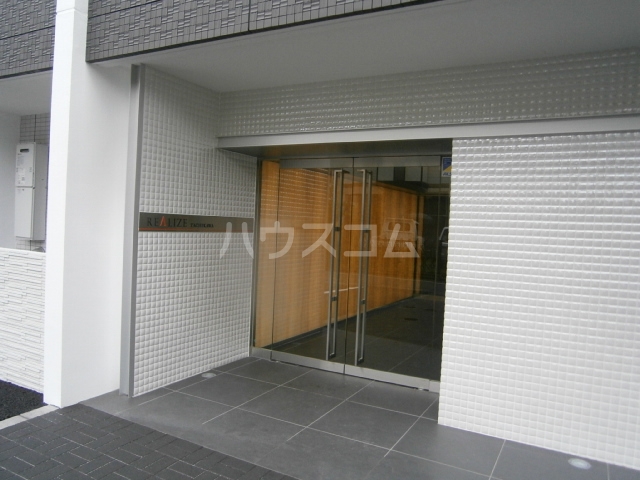 21/30 エントランス