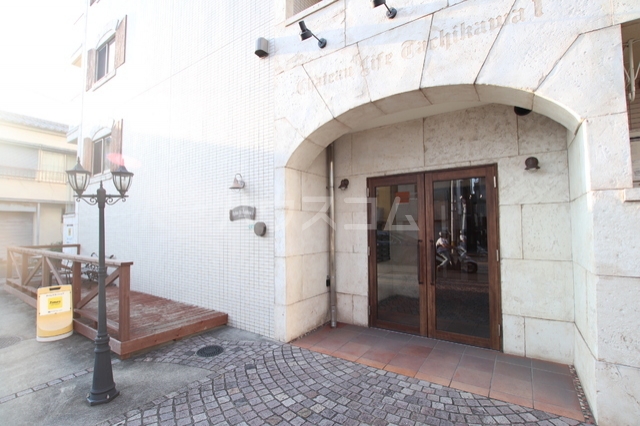 23/30 エントランス