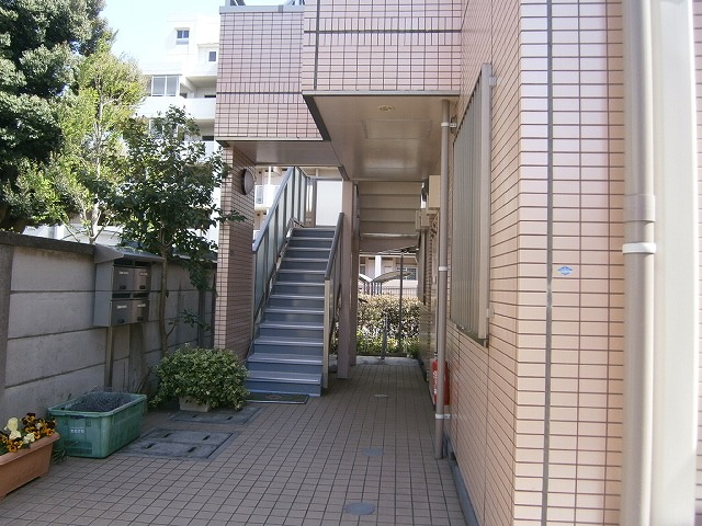 21/25 エントランス