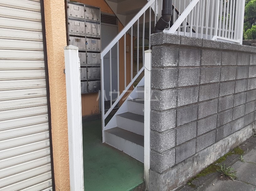 21/30 エントランス