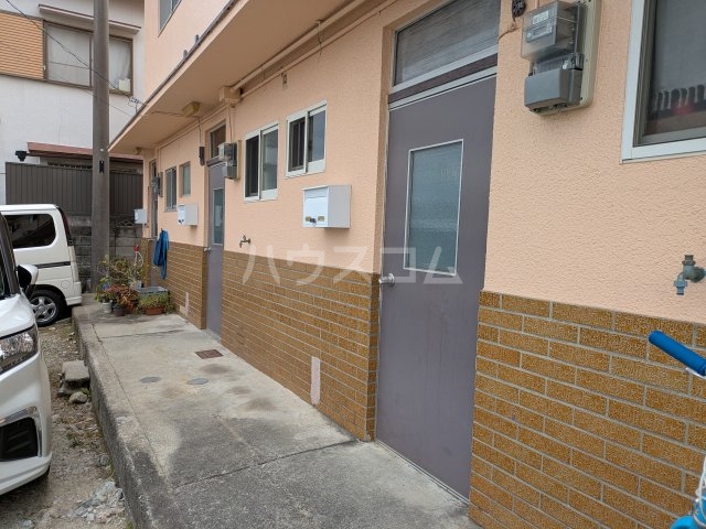 24/28 エントランス