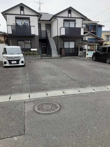 2/3 駐車場