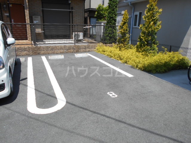 21/28 駐車場