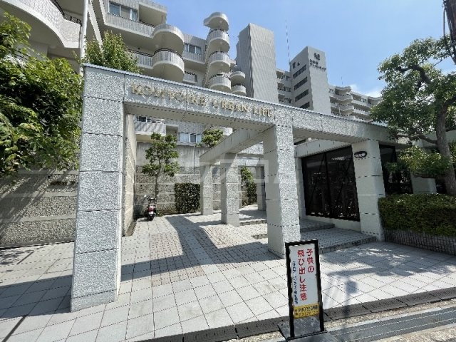 18/22 エントランス