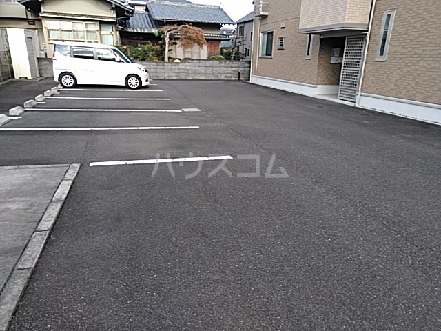 18/18 駐車場